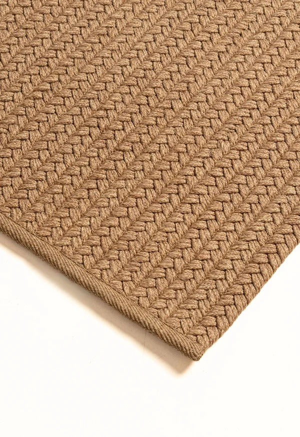 By Carmont Aman floor rug in Natural, corner and edge detail