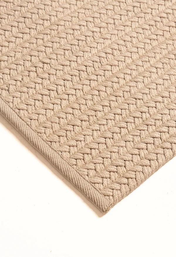 By Carmont Aman Runner in Cameo, corner detail showing the edge binding