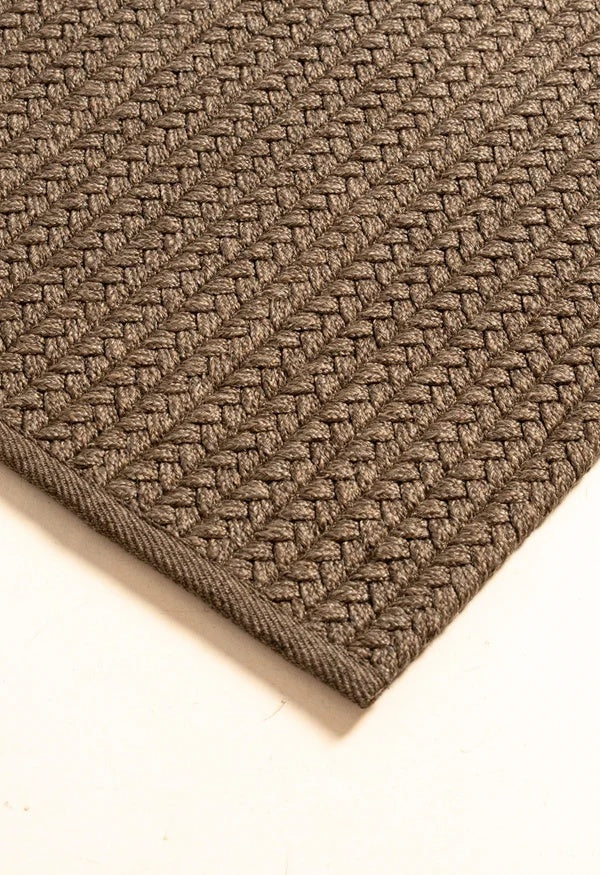 By Carmont Aman Runner in Topaz, corner detail showing the edge binding