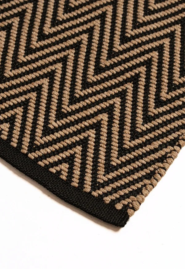 By Carmont Bhumi Floor Rug in Seraphic, corner detail showing the edge binding