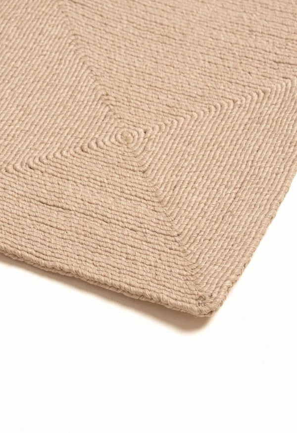 By Carmont Capella floor rug in Cameo, close view of the corner and border detail