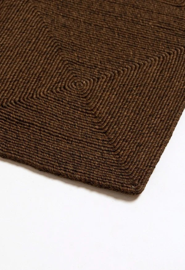 By Carmont Capella floor rug in Coffee, close view of the corner and border detail