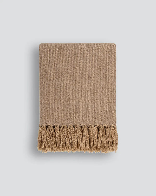 Baya light brown throw blanket with soft tassels, in colour 'cumin'